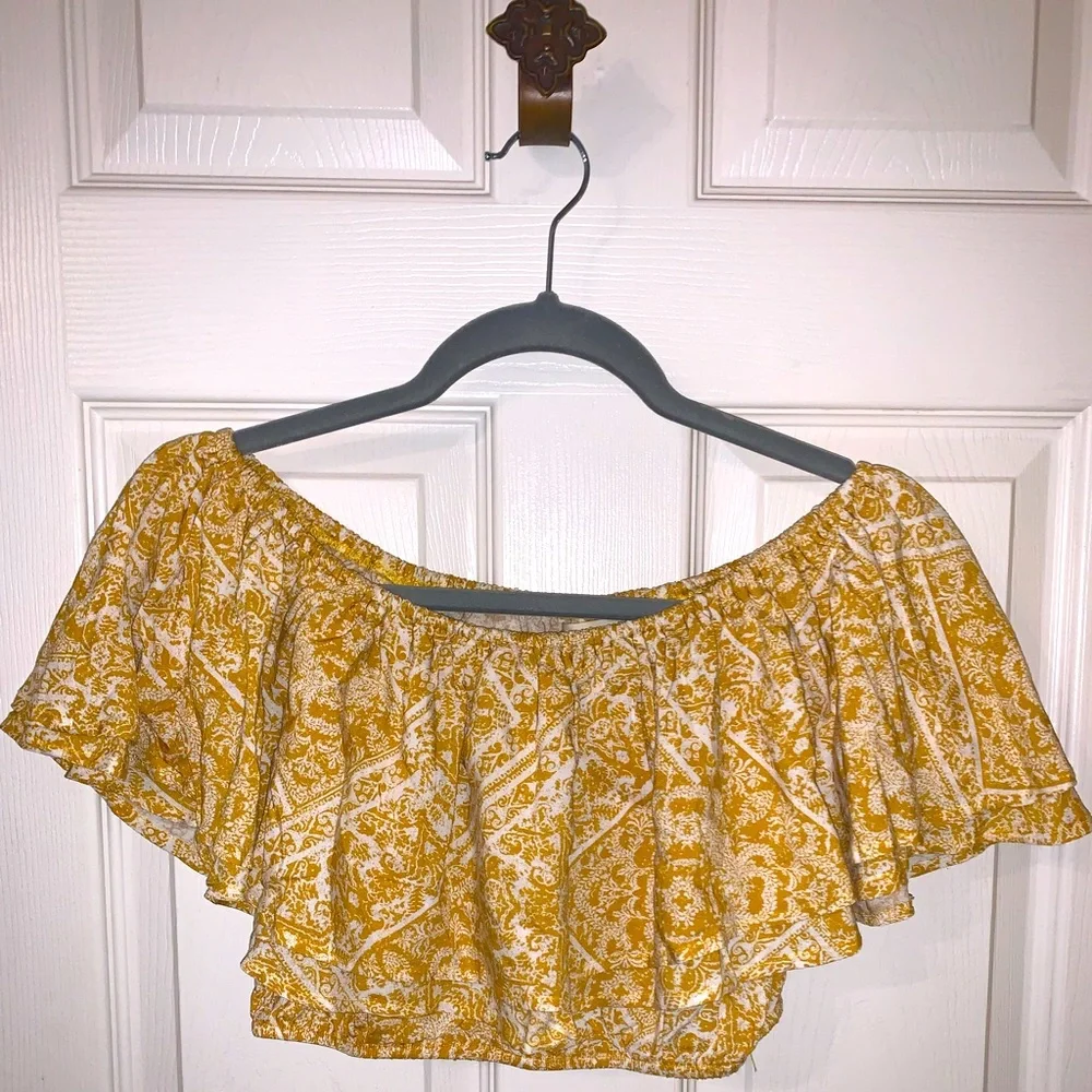 Altar’d State gold and cream print cropped top - Picture 2 of 6
